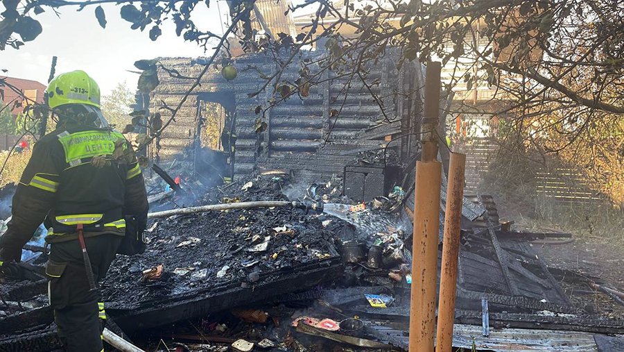 При пожаре в частном доме в Новой Москве погибла женщина