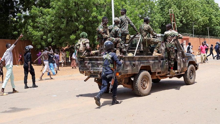 Мятежники Нигера отменили введенный в стране комендантский час