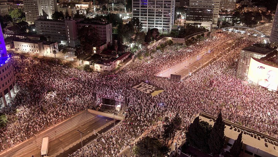 Сотни тысяч израильтян вышли на антиправительственный митинг в Тель-Авиве