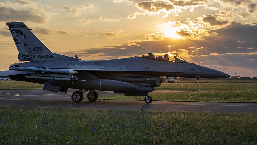 Пилотов ВСУ будут учить английскому перед началом тренировок на F-16