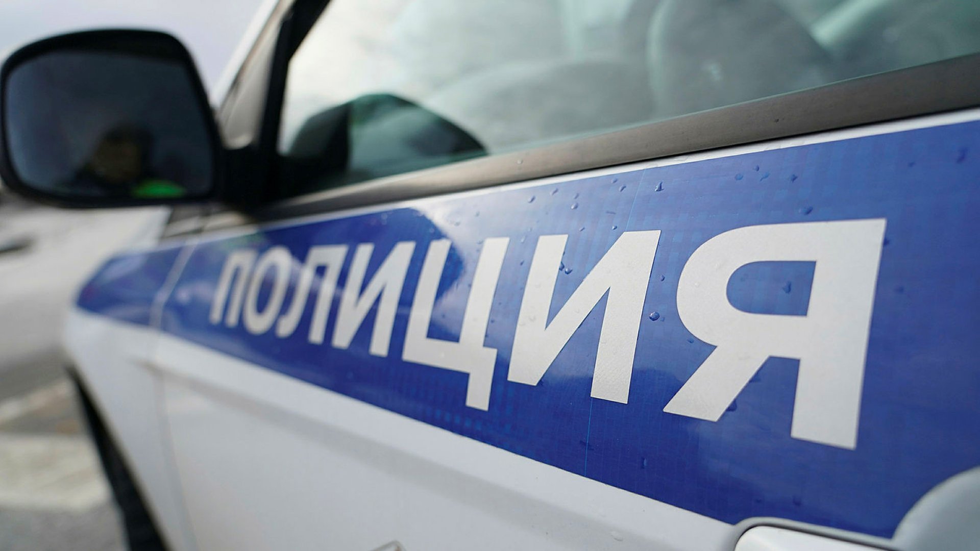 В автомобиль возле Москва-Сити бросили учебную гранату
