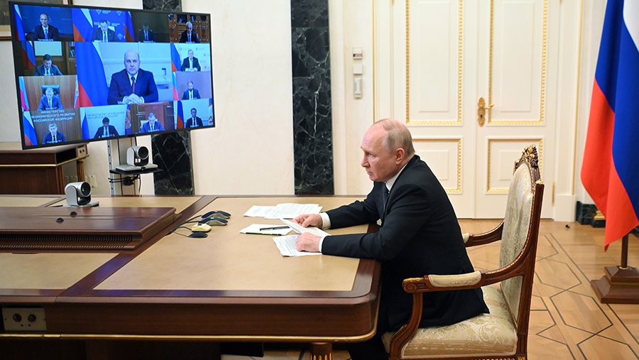 Путин призвал министров подготовиться к ВЭФ