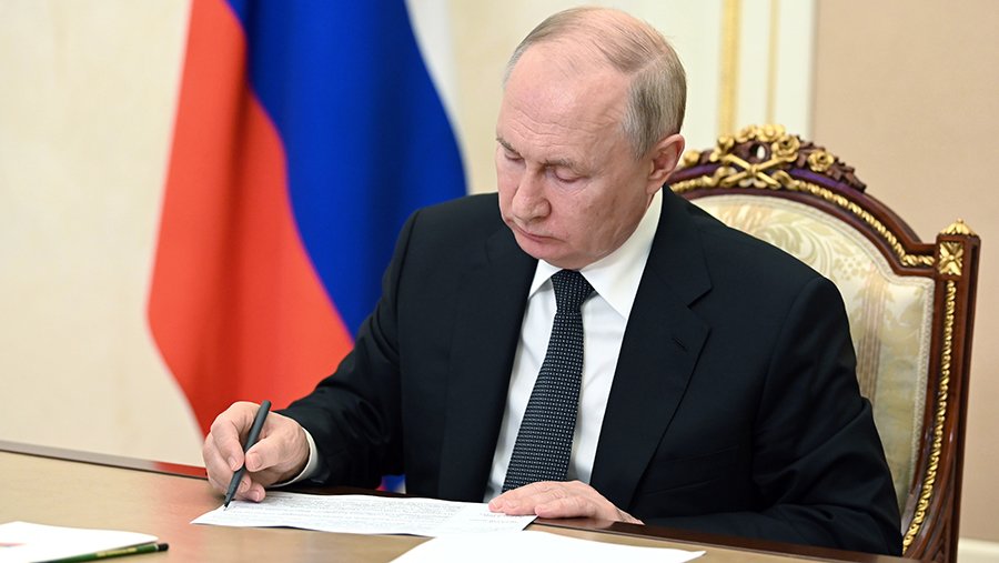 Путин подписал закон о блокировке имущества попавших под cанкции РФ иностранцев