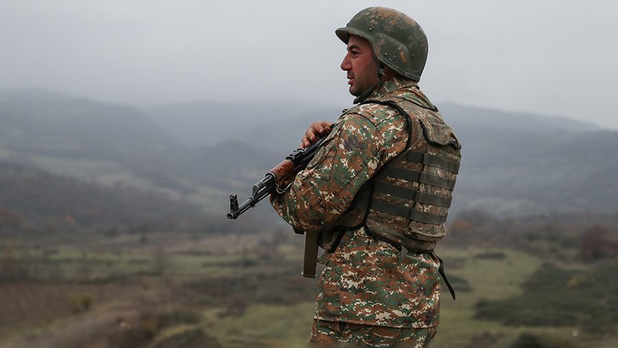 Военные Азербайджана открыли огонь в сторону армянских позиций