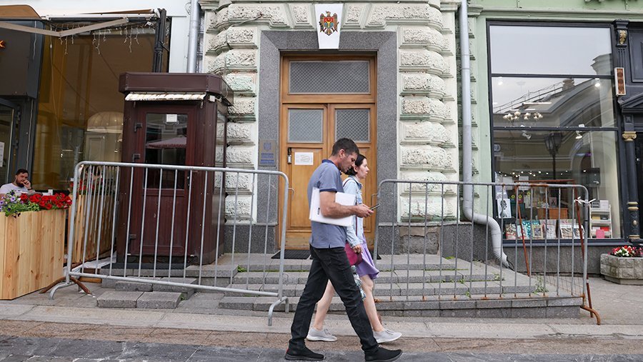 МИД РФ назвал нарушением дипсношений планы переделать посольство Молдавии в отель
