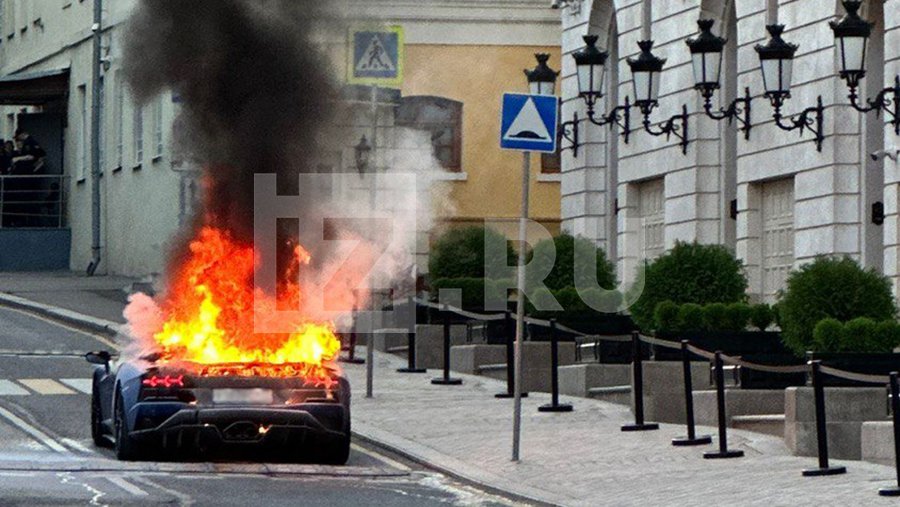 В центре Москвы загорелась Lamborghini