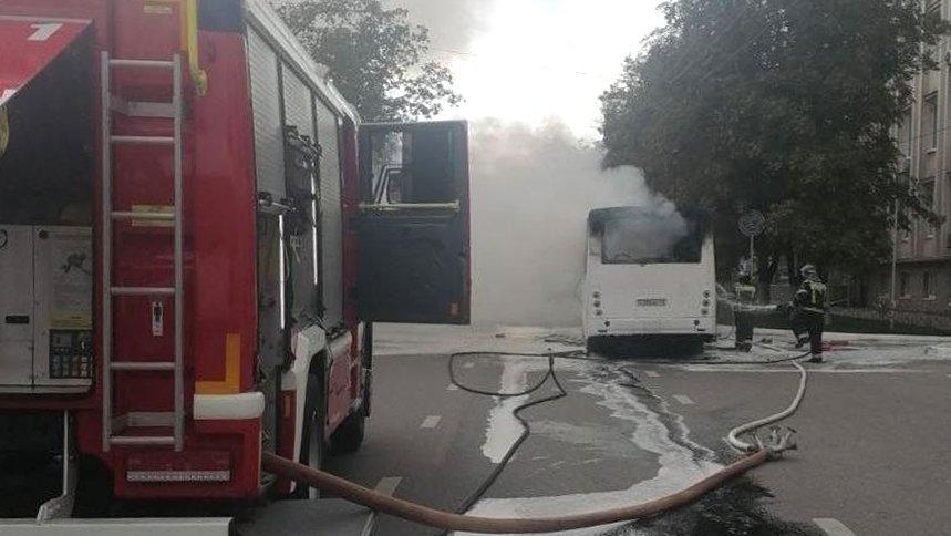 Пассажирский автобус загорелся в Белгороде