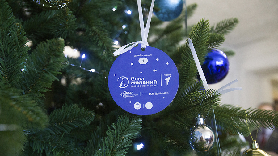 Глава Минтруда исполнил мечты двух детей