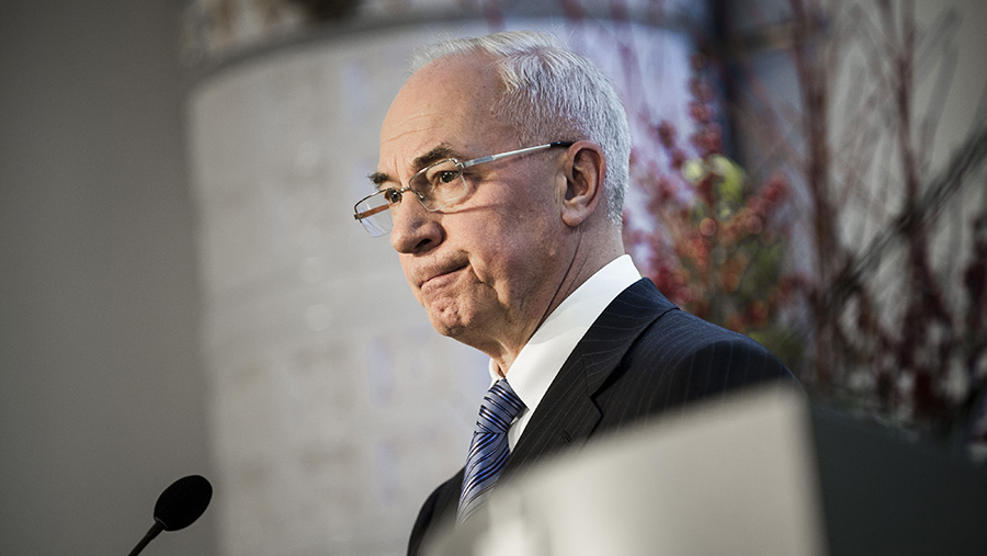 Экс-премьер Украины заявил о страхе населения страны перед людьми в военной форме