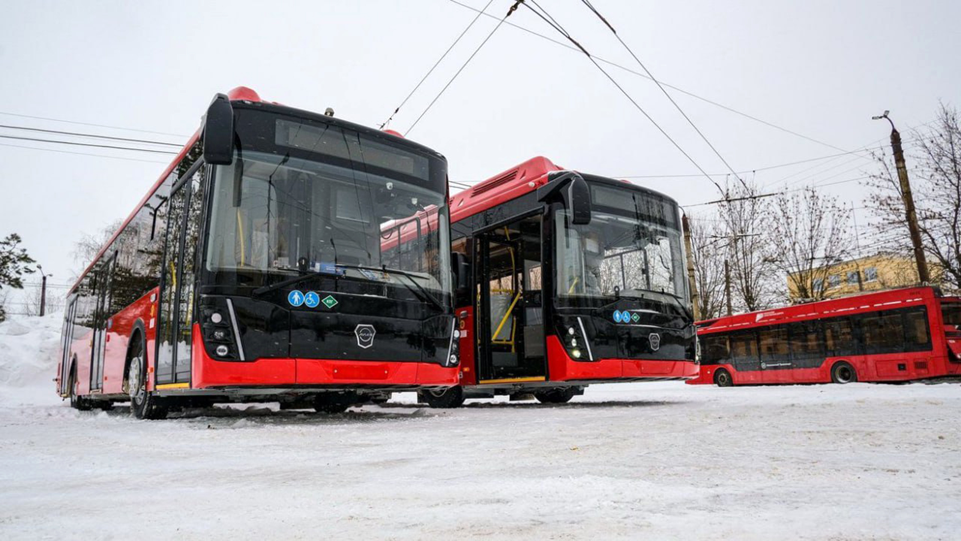 Автобусы за счет специальных казначейских кредитов поставлены в 33 региона  РФ | Новости России - Новости страны | Известия | 13.03.2024