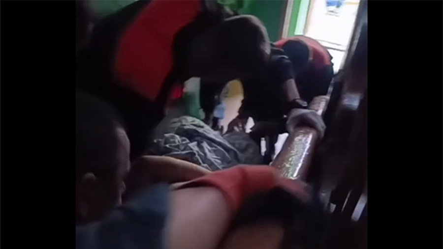 Спасатели эвакуировали из квартиры в Уфе мужчину весом около 200 кг