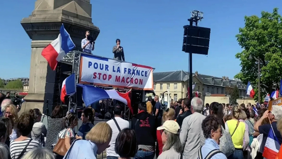 В Париже прошел митинг с требованием отставки Макрона по призыву &laquo;Патриотов&raquo;