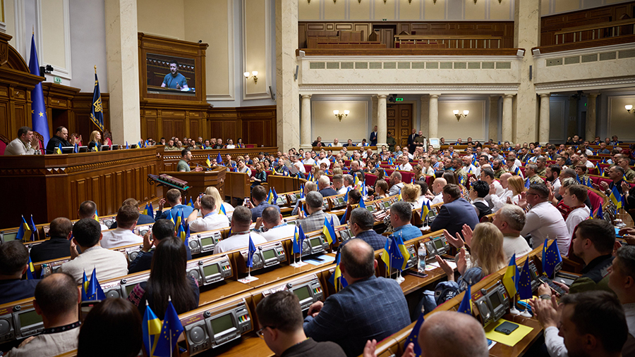 Полномочия рады истекли — осталась ли легитимная власть на Украине? Разбор