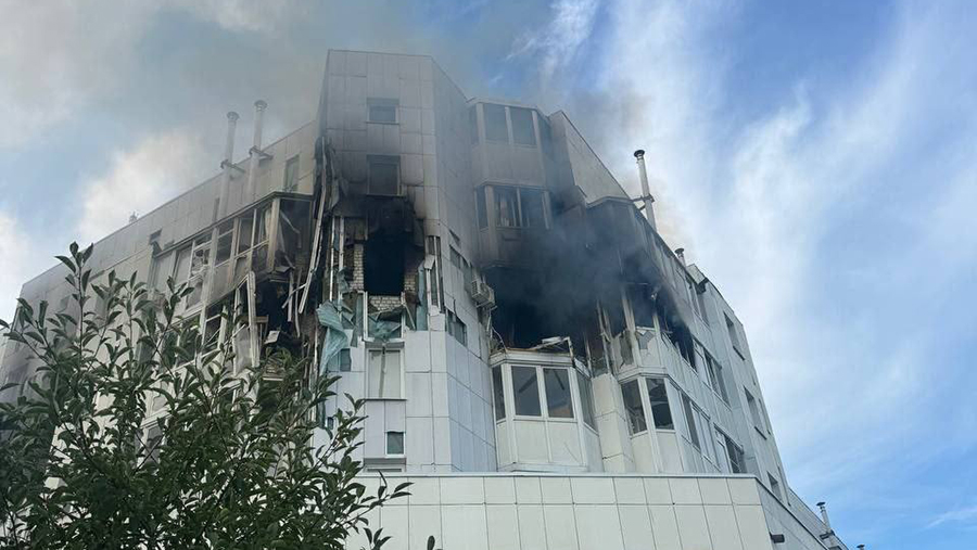 Четыре украинских беспилотника атаковали многоквартирный дом в Шебекино