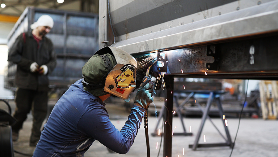 Bloomberg рассказало о влиянии сокращения рабочих мест в автопроме на экономику ЕС