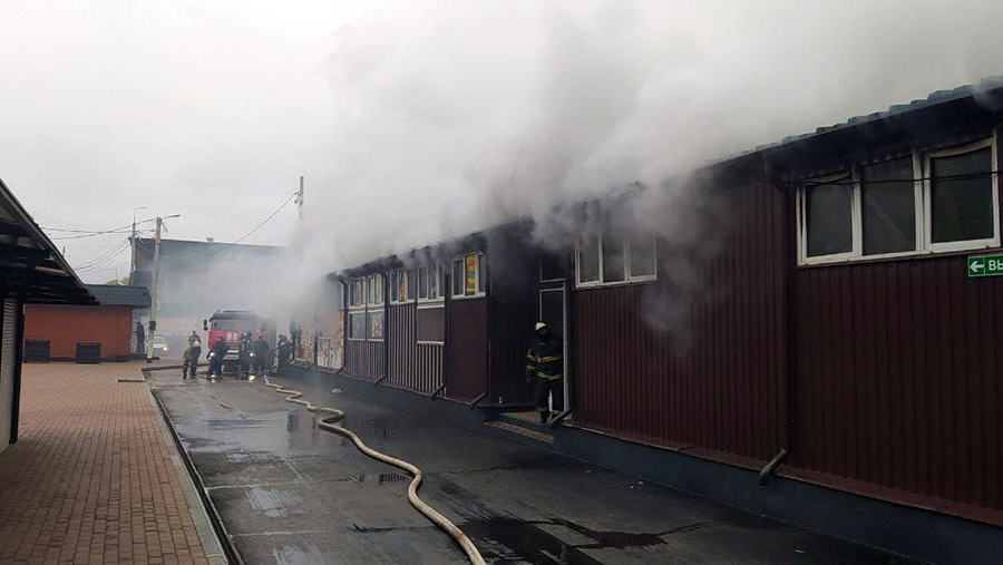 Названа возможная причина пожара на рынке в Ногинске