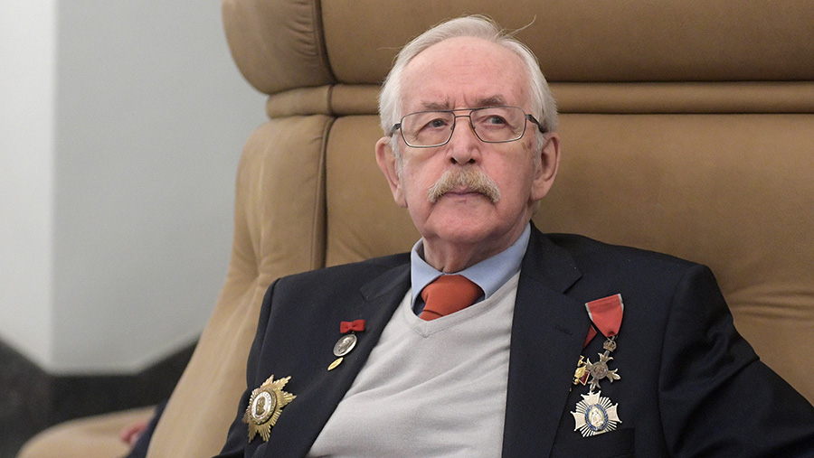 Невестка Ливанова сообщила о возвращении актера домой из больницы