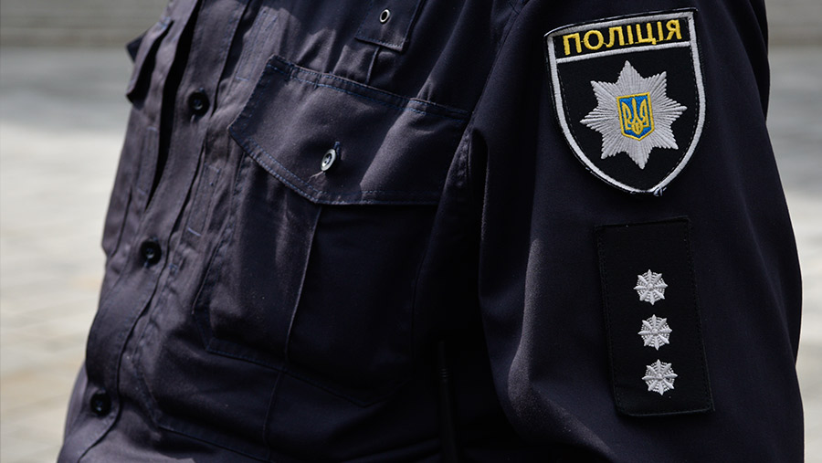 В Днепропетровске мужчина ударил ножом сотрудника ТЦК