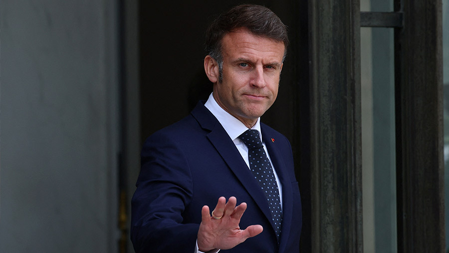 Макрон допустил введение новых санкций против России в ближайшие дни