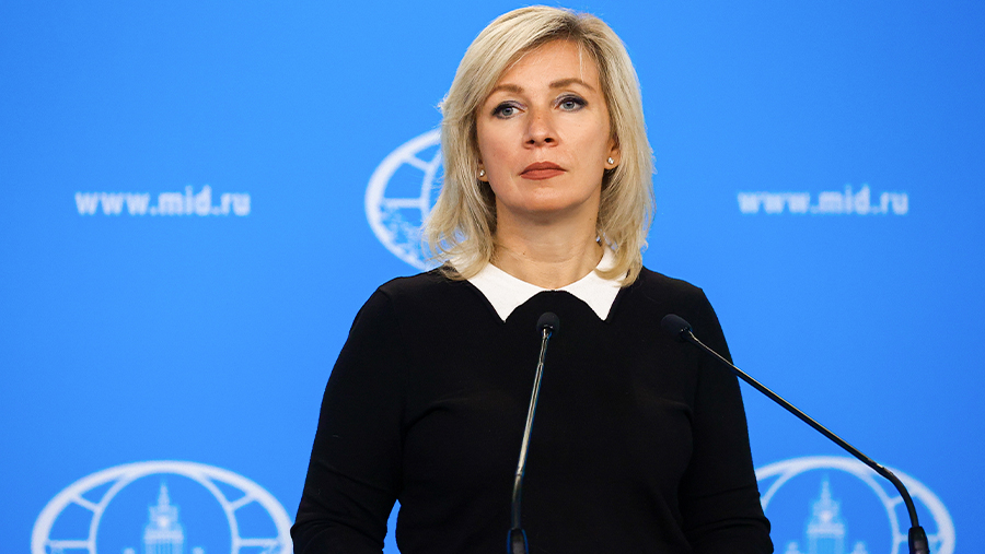 Захарова высмеяла слова Рютте и Барро о мяче на стороне России