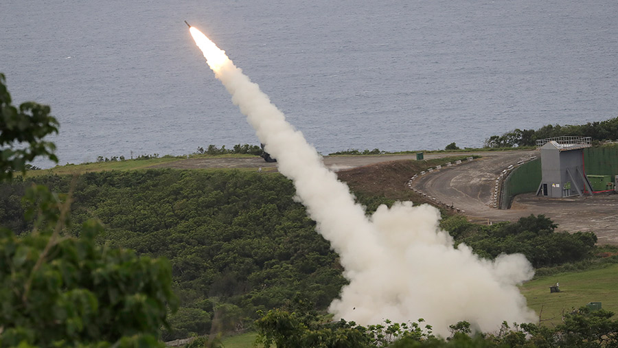Военные Тайваня впервые провели учения со стрельбой из реактивных систем HIMARS