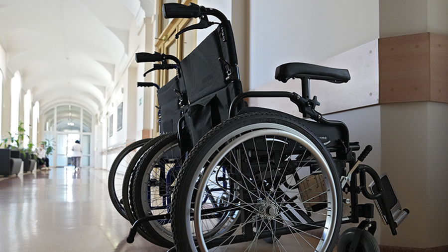 Путин поручил правительству повысить эффективность трудоустройства инвалидов