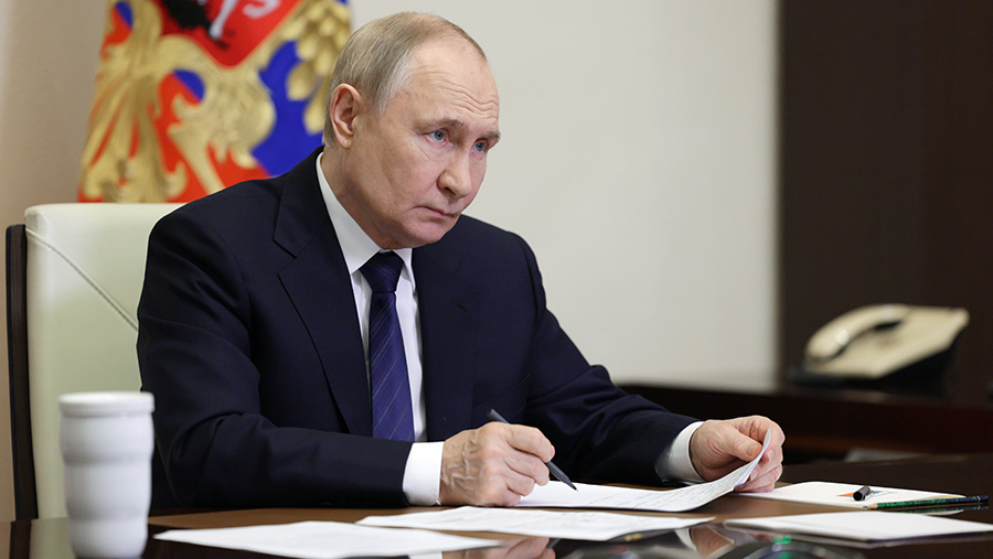 Путин присвоил наименования «гвардейских» двум полкам и бригаде ВС РФ