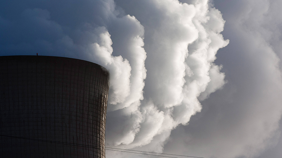 FT узнала о сокращении мощностей АЭС в Европе из-за жары