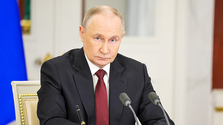 Путин заявил о необходимости вывести науку и спорт из политики