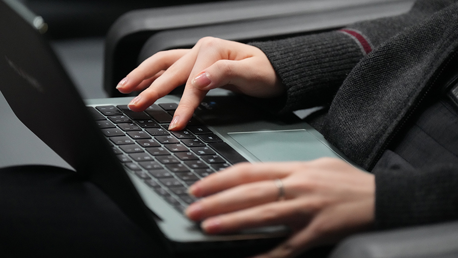 Костин призвал обеспечить единую точку входа в интернет для радиостанций