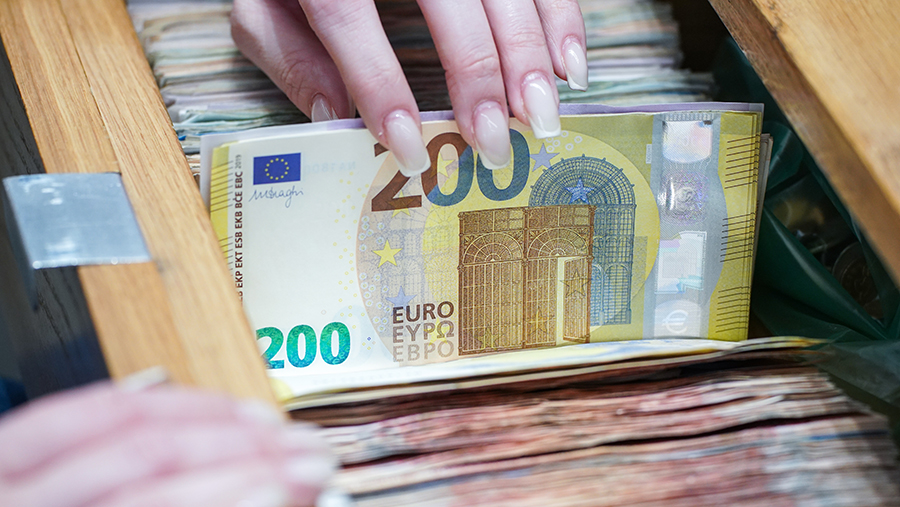 Зеленский призвал Европу принять решение по замороженным активам РФ