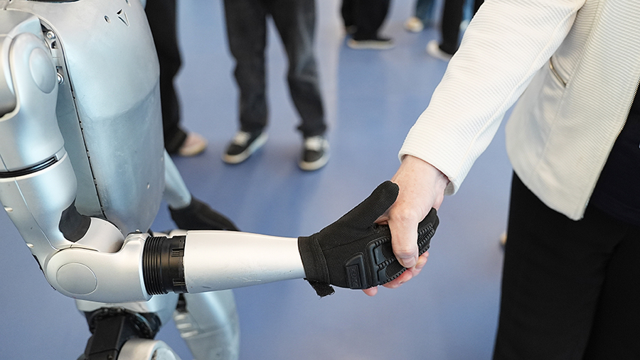 Путин поручил правительству сформировать национальный план внедрения ИИ