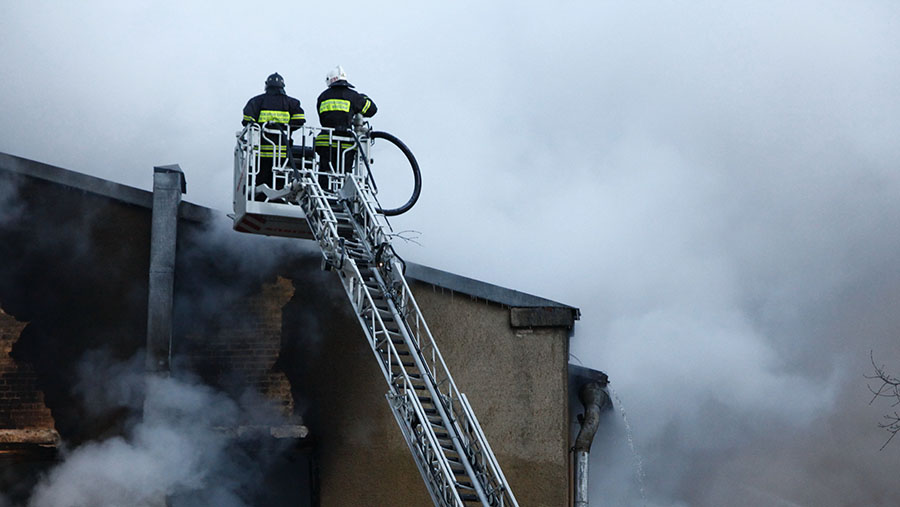Пожар на территории НПЗ из-за атаки БПЛА произошел в Краснодарском крае