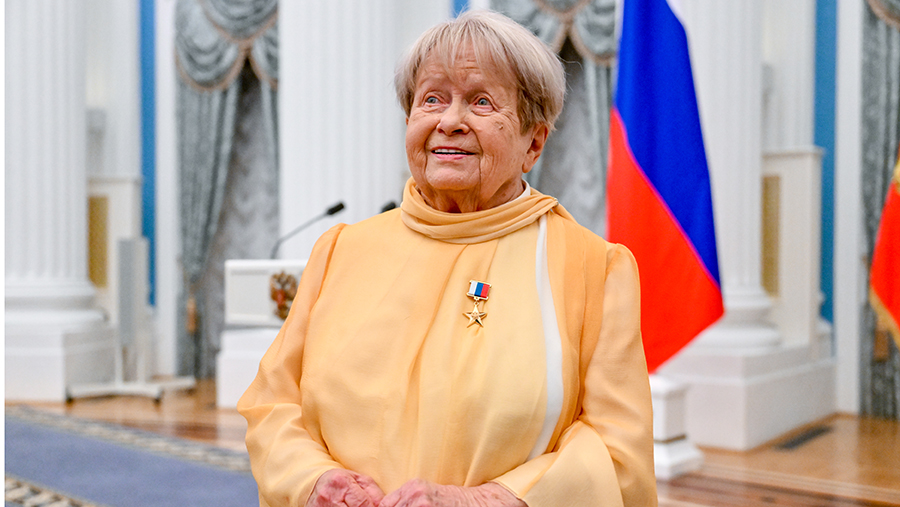 Путин поздравил с днем рождения композитора Александру Пахмутову