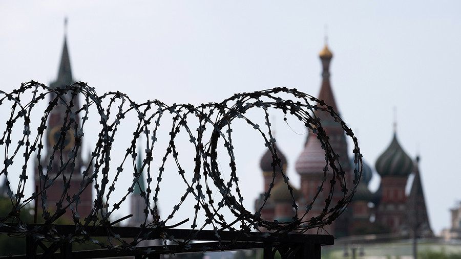 Совет ЕС добавил 10 физлиц в список антироссийских санкций