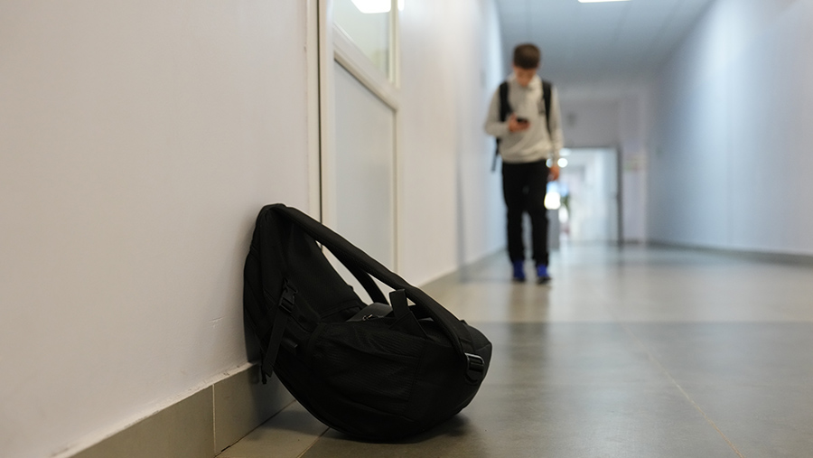 В России предложили ввести принудительную эмансипацию подростков