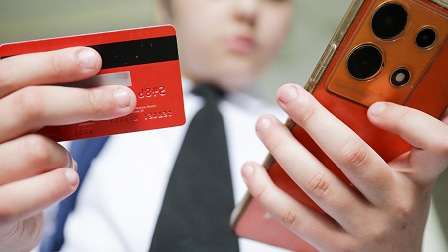 Эксперт по ИИ раскрыл методы вовлечения детей в мошеннические схемы