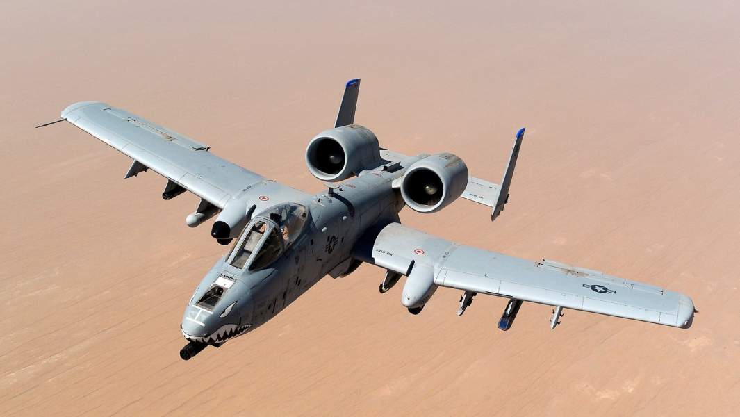 https://cdn.iz.ru/sites/default/files/styles/1065x600/public/photo_item-2018-09/2880px-USAF_A-10_Thunderbolt_II_after_taking_on_fuel_over_Afghanistan.jpg?itok=wl8wR5WL