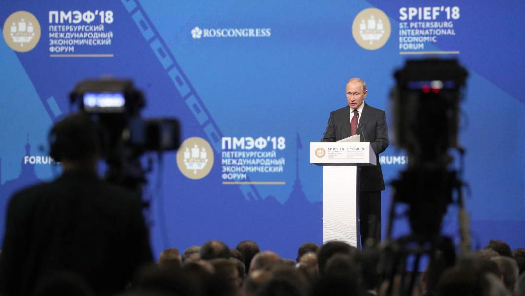 Президент РФ Владимир Путин во время пленарного заседания в рамках XXII Петербургского международного экономического форума