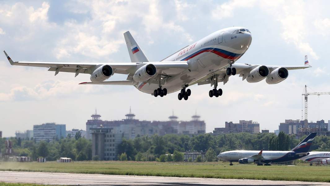 Пассажирский самолет Ил-96