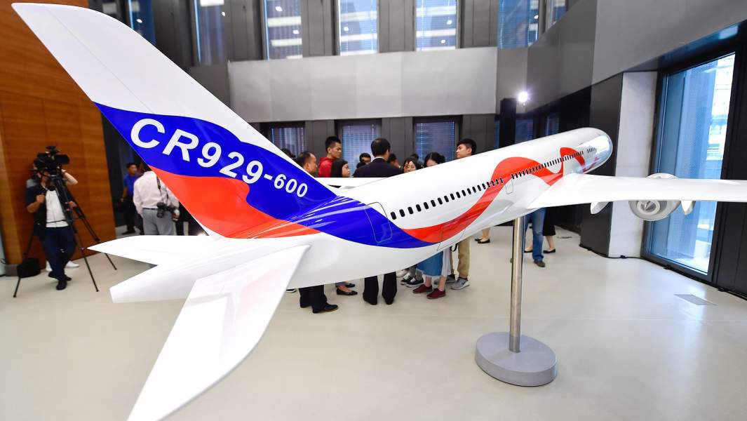 Модель российско-китайского широкофюзеляжного дальнемагистрального самолета CR929 