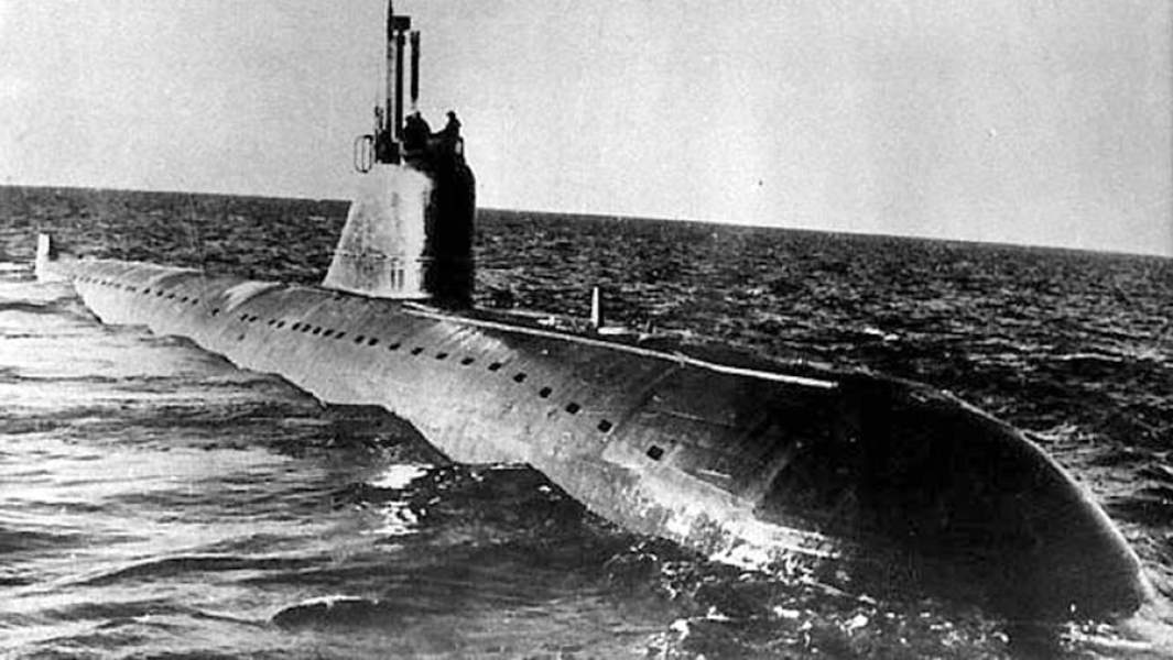 Атомная подводная лодка К-27 в море