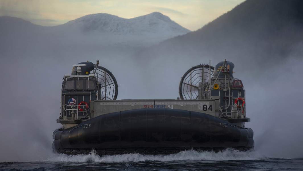 Десантный корабль ВМС США на воздушной подушке