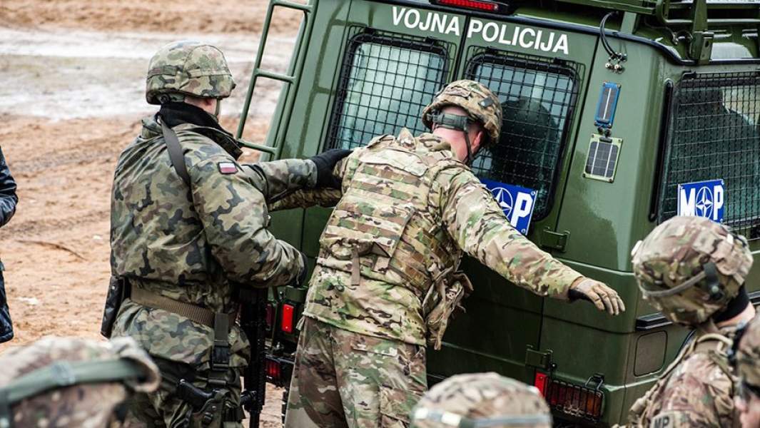 Американские солдаты и военная полиция Польши на учениях