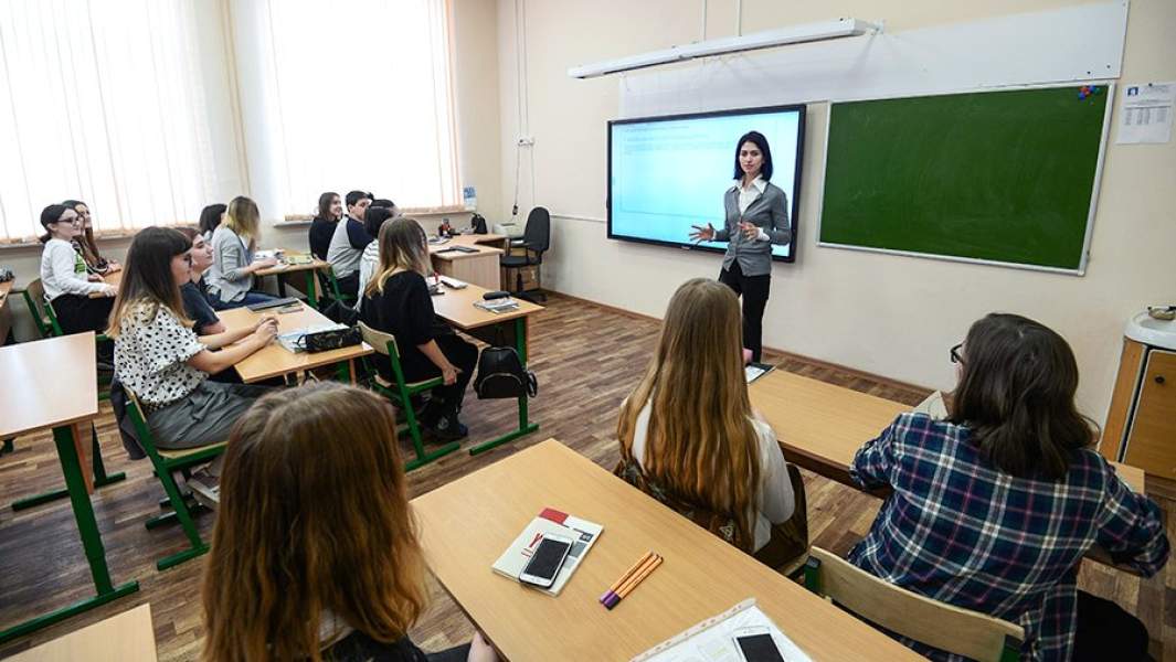 Урок английского языка в классе московской школы