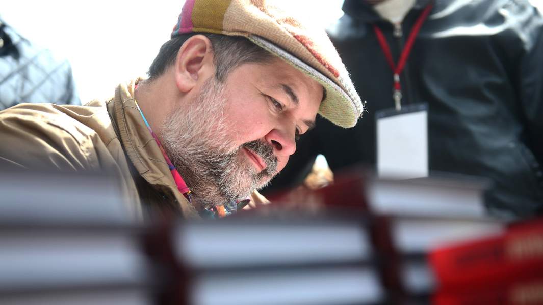 Писатель Сергей Лукьяненко на книжном фестивале «Красная площадь» в Москве