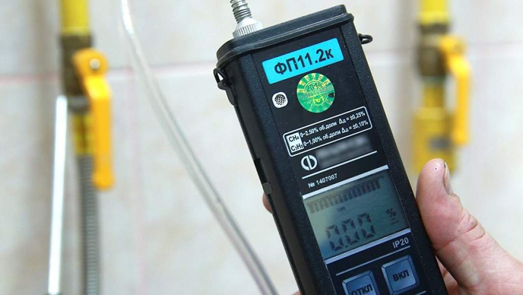 Проверка газоснабжения в квартире жилого дома с помощью газоанализатора