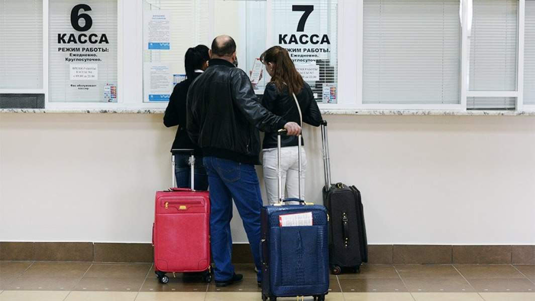 Пассажиры на международном автовокзале "Южные Ворота" в Москве