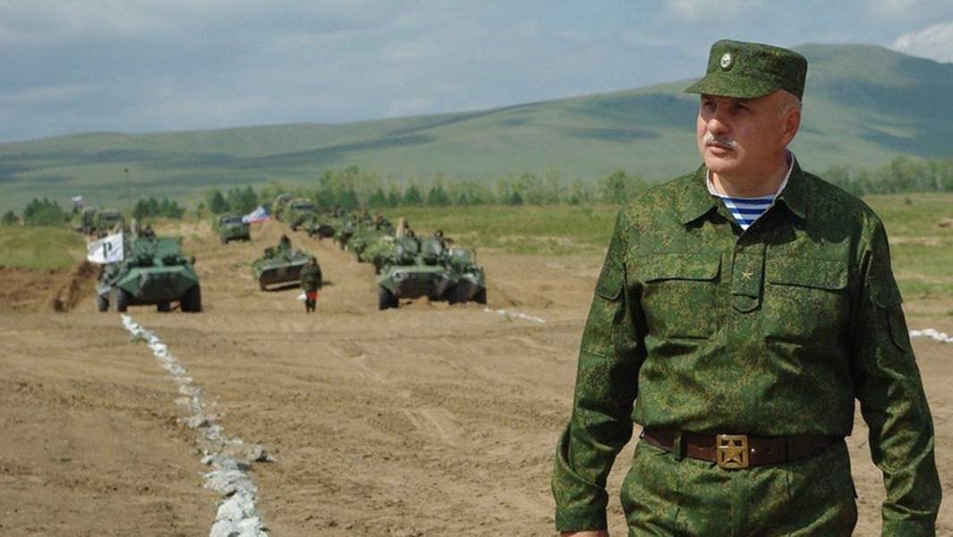 Генерал-лейтенант Макаревич Олег Леонтьевич