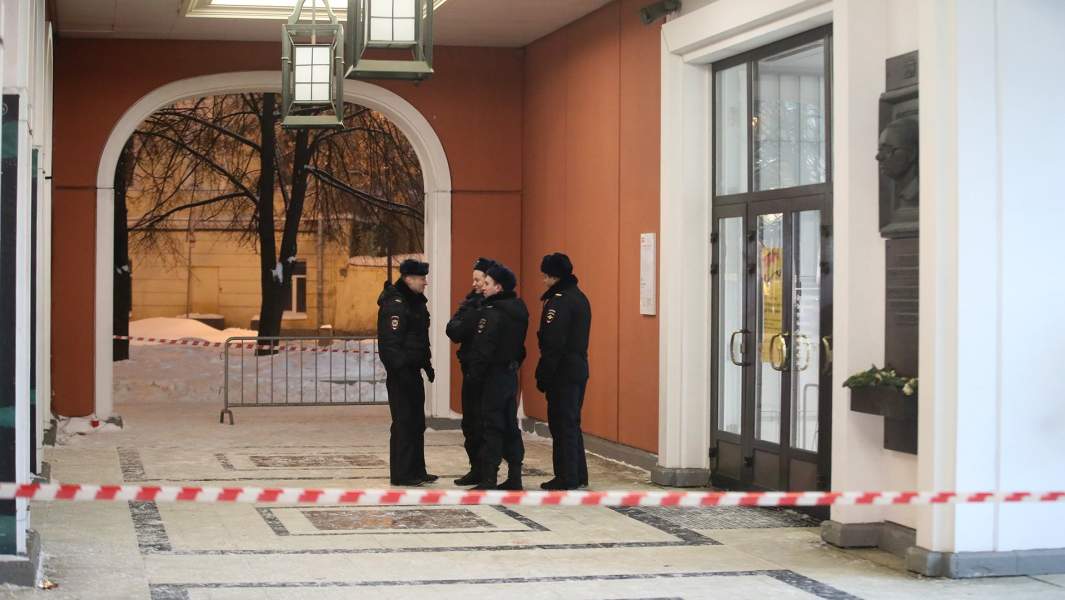 27 января 2019 год. Сотрудники полиции около здания Третьяковской галереи